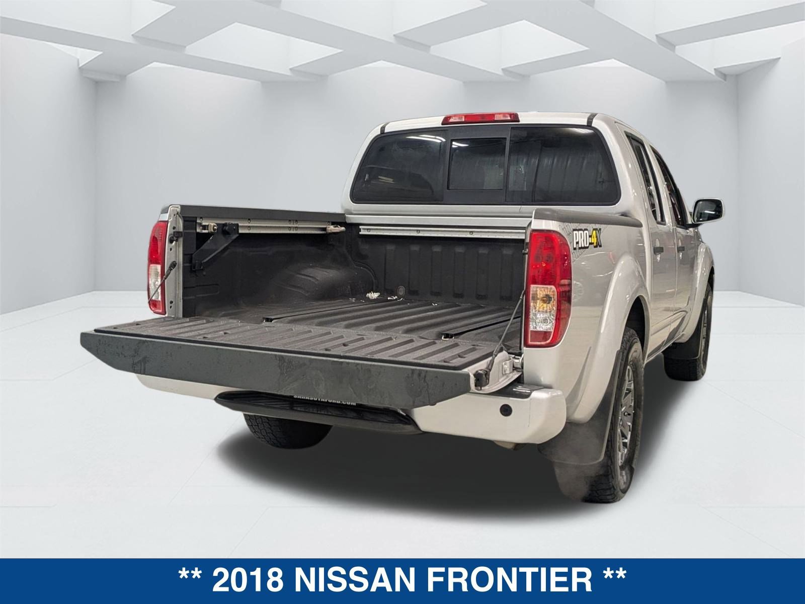 Used 2018 Nissan Frontier PRO-4X image 13