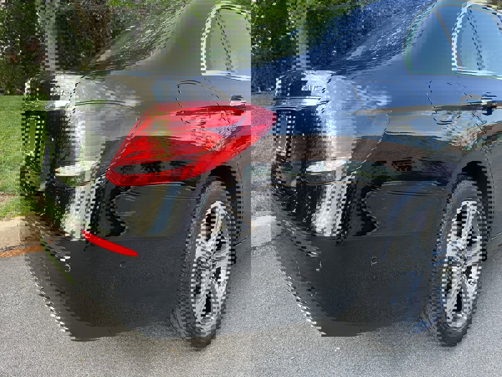 Used 2019 Mercedes-Benz E 300 4MATIC image 42