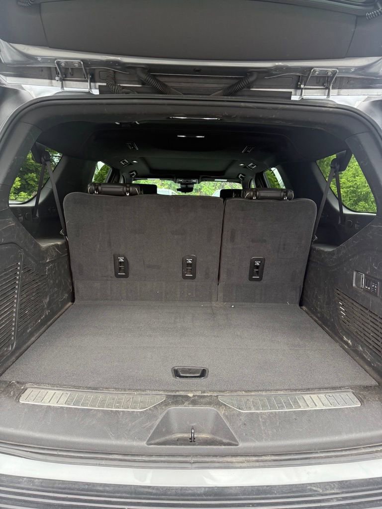 Used 2025 Chevrolet Suburban Premier AWD/4WD image 18