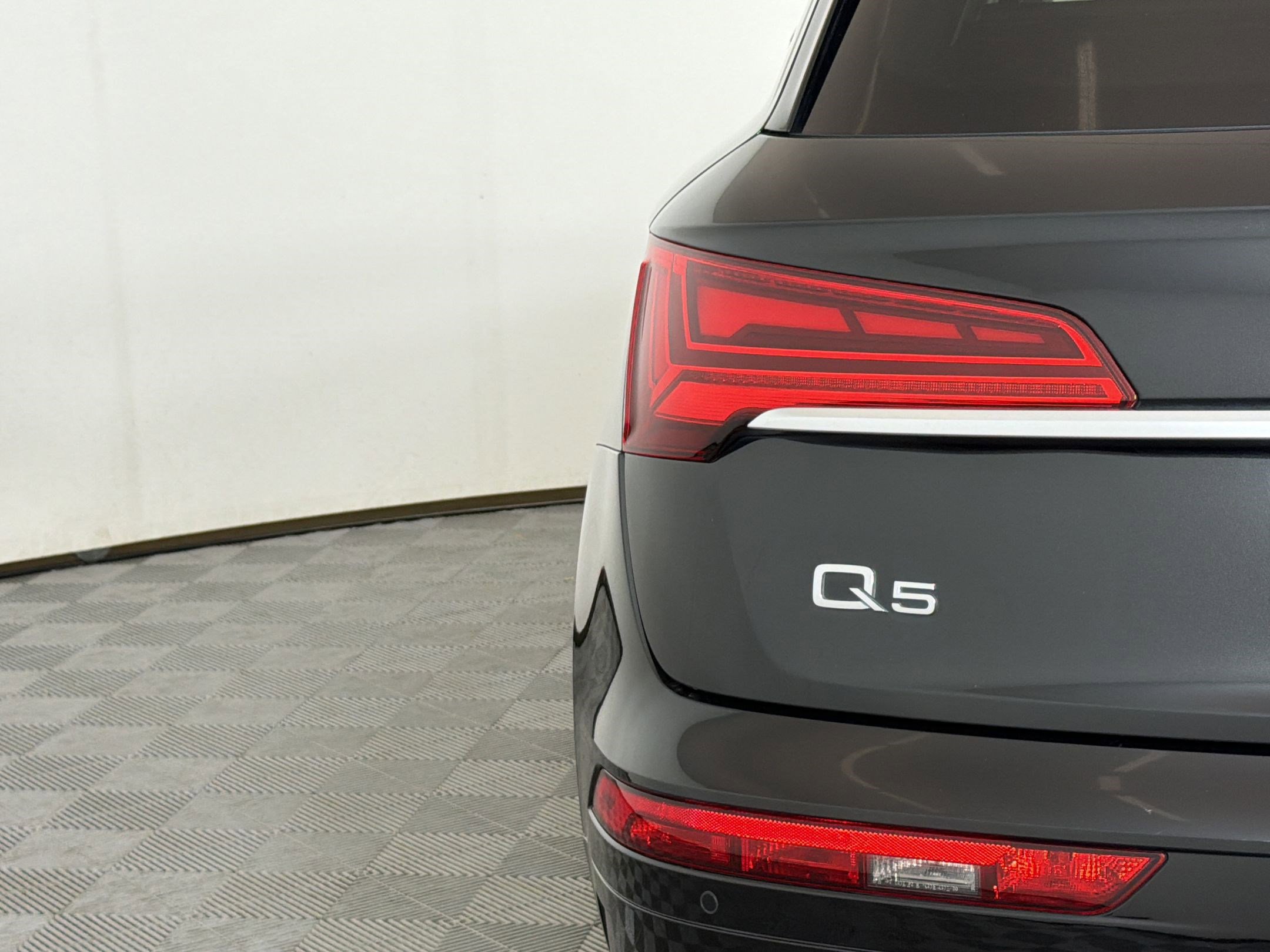 Used 2023 Audi Q5 2.0T Premium w/ Convenience Package AWD/4WD image 13