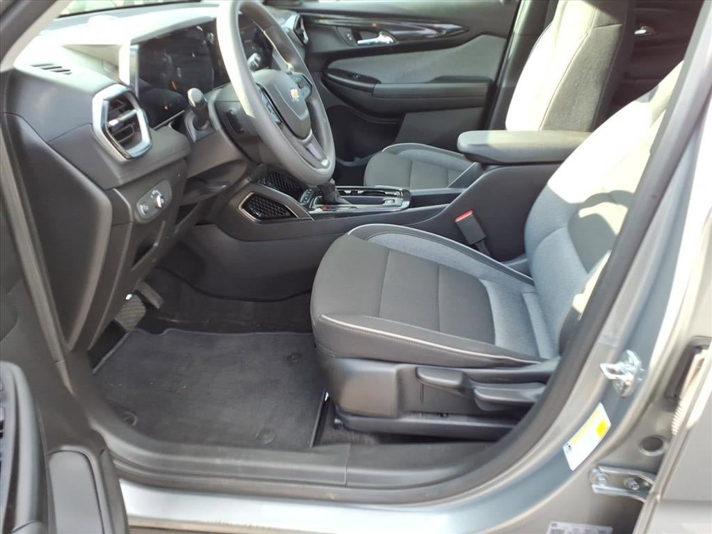 Used 2024 Chevrolet TrailBlazer LS w/ LS Convenience Package FWD image 13