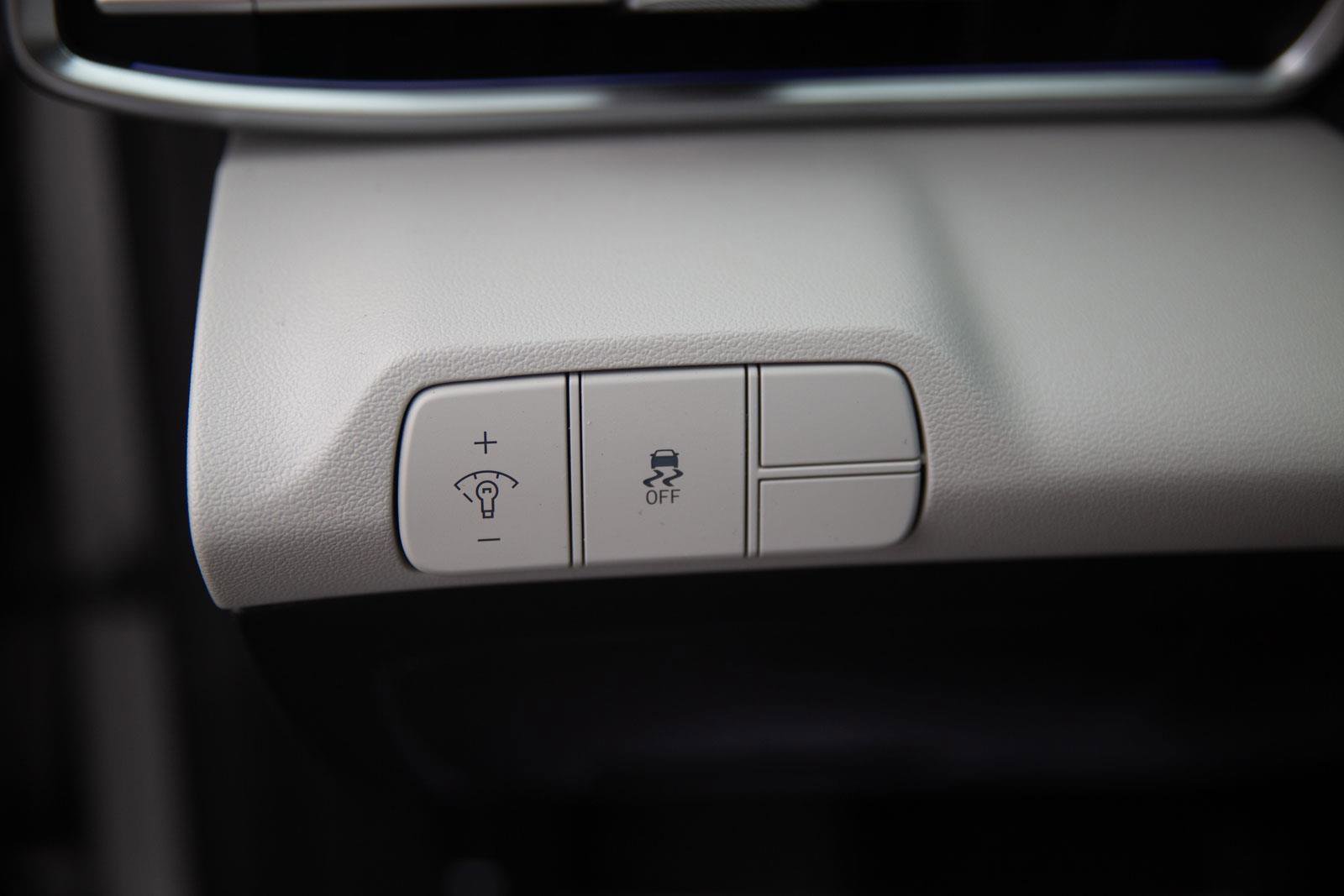 Used 2025 Hyundai Elantra Limited image 18