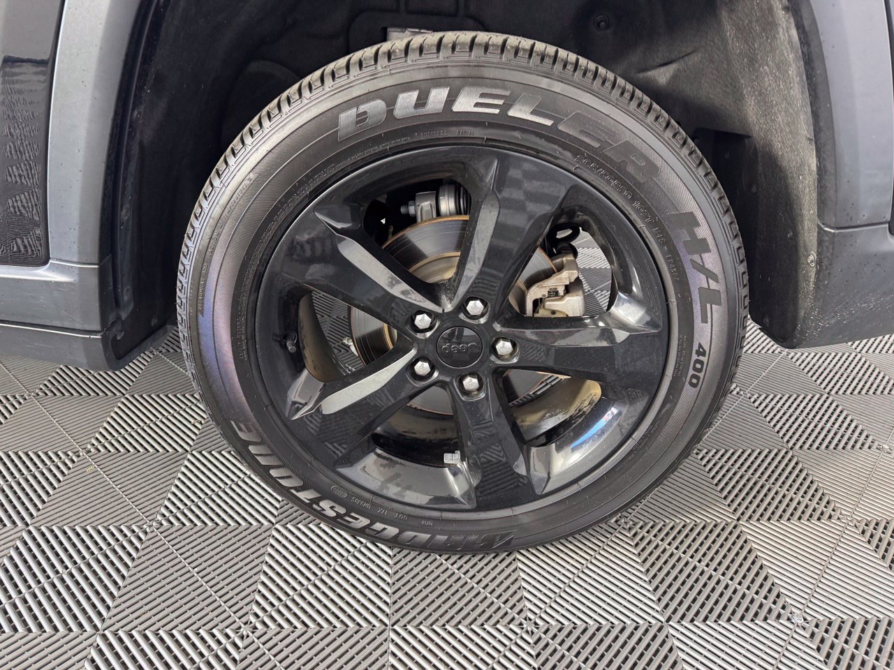 Used 2023 Jeep Grand Cherokee Altitude RWD image 13