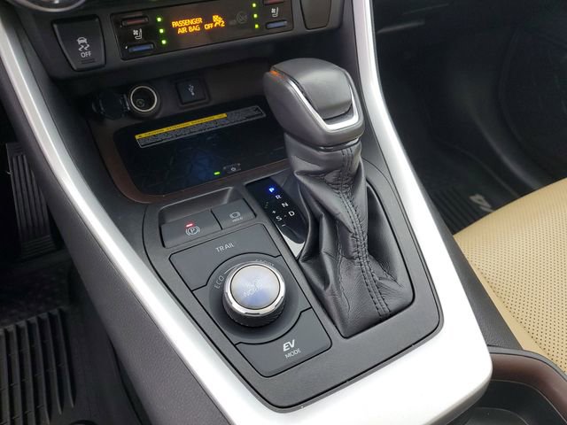 Used 2020 Toyota RAV4 Limited image 32