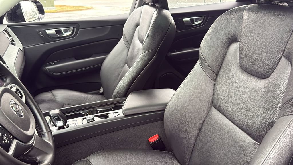 Certified 2025 Volvo XC60 B5 Plus image 22