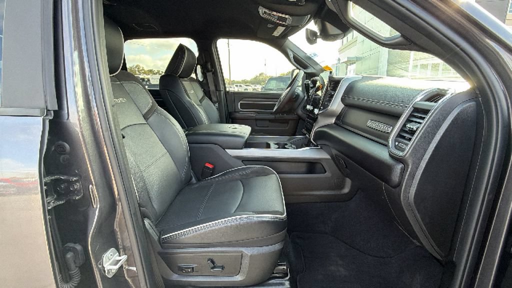 Used 2025 RAM 3500 Laramie AWD/4WD image 31