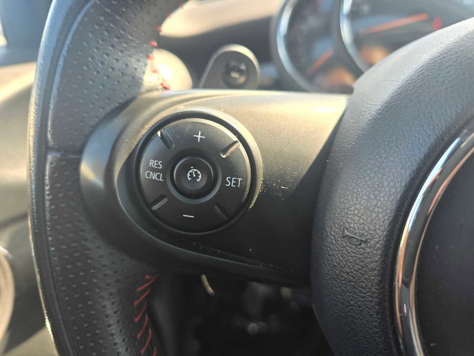 Used 2019 MINI Cooper S w/ Premium Package image 31