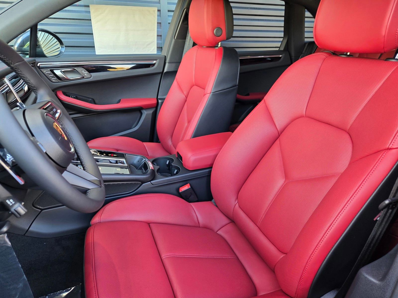 New 2026 Porsche Macan AWD/4WD image 5