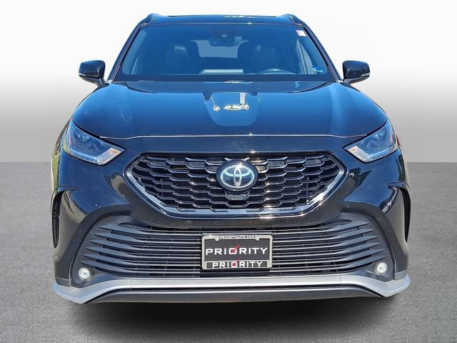 Used 2022 Toyota Highlander XSE AWD/4WD image 2