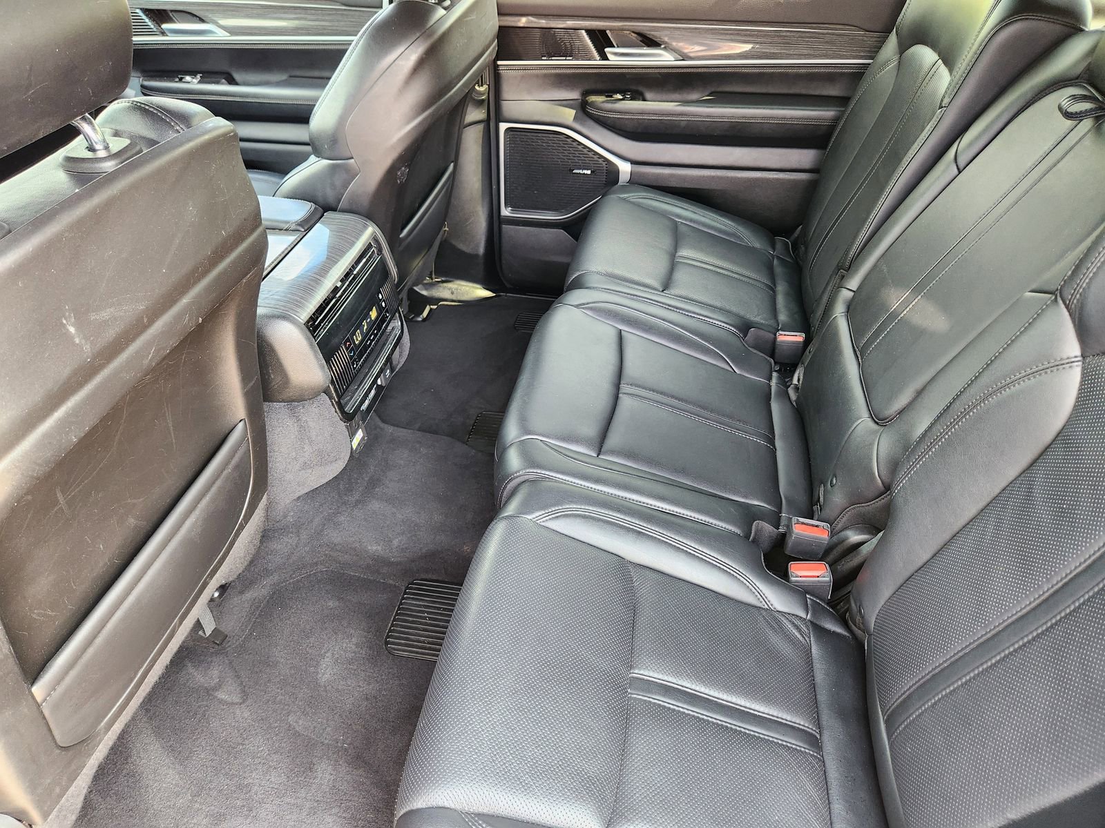 Used 2022 Jeep Wagoneer Series III AWD/4WD image 36