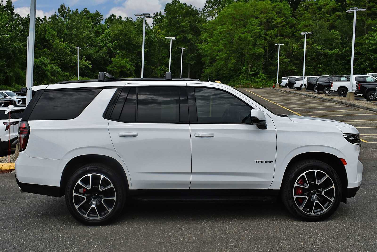 Used 2022 Chevrolet Tahoe RST w/ Sport Performance Package AWD/4WD image 8