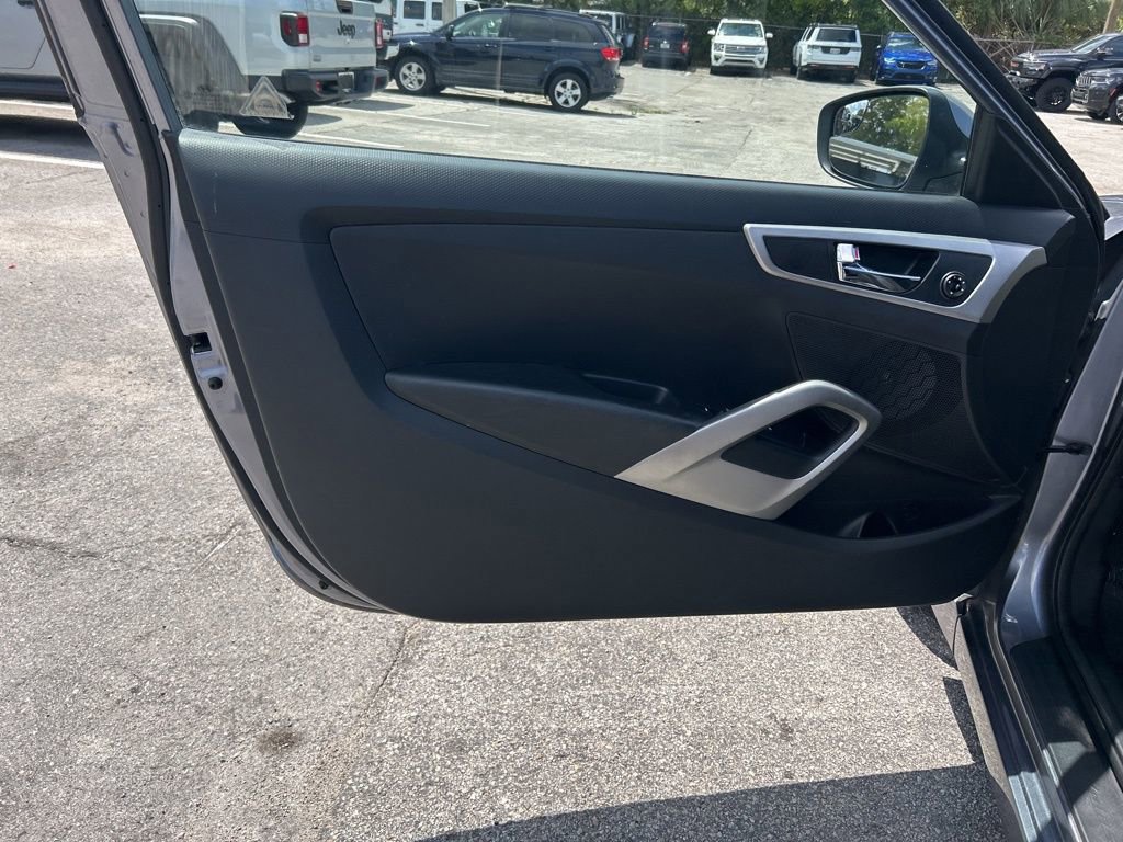 Used 2017 Hyundai Veloster image 30