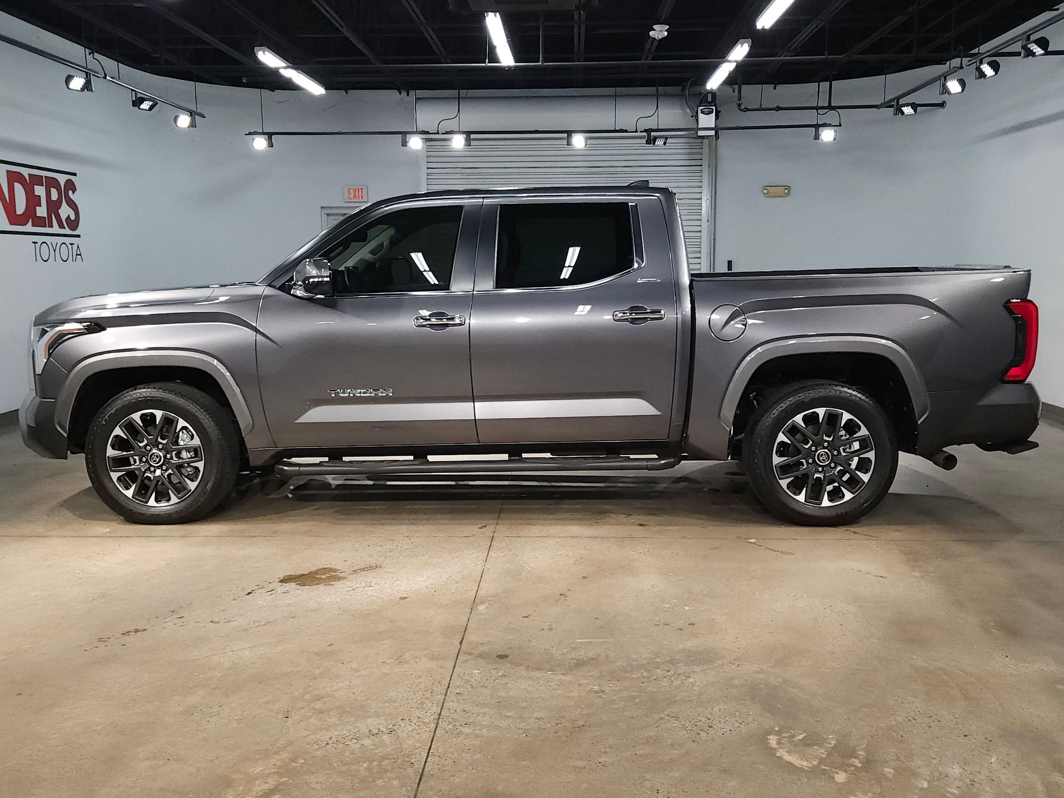 Used 2024 Toyota Tundra Limited image 4