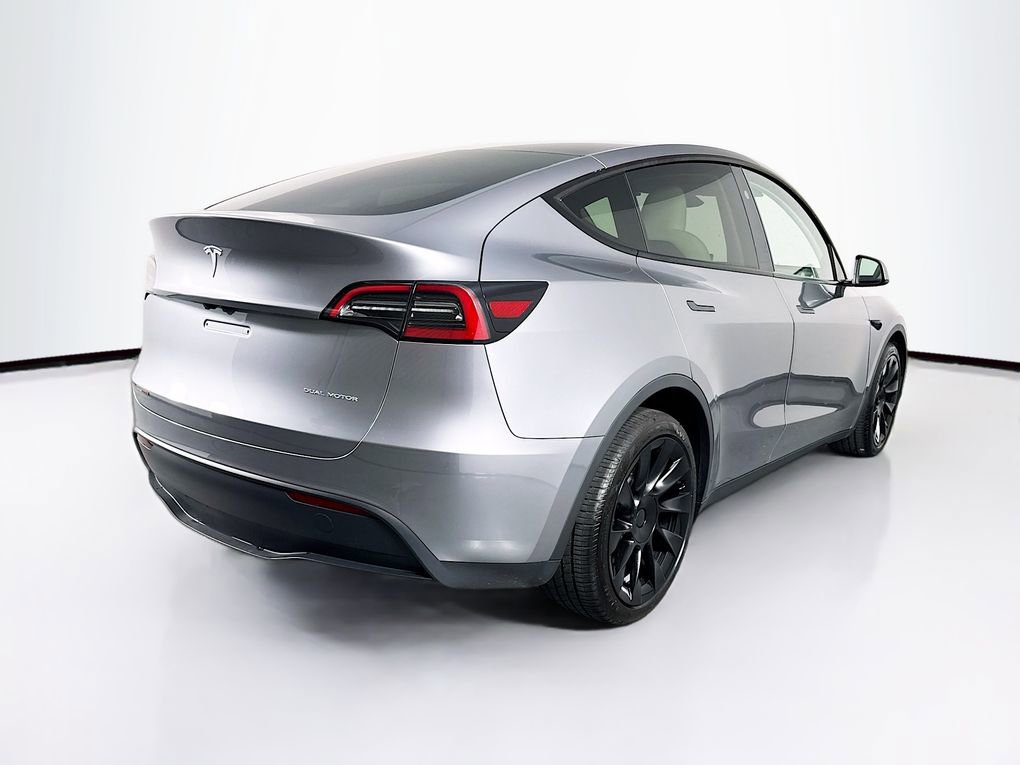 Used 2025 Tesla Model Y Long Range image 10