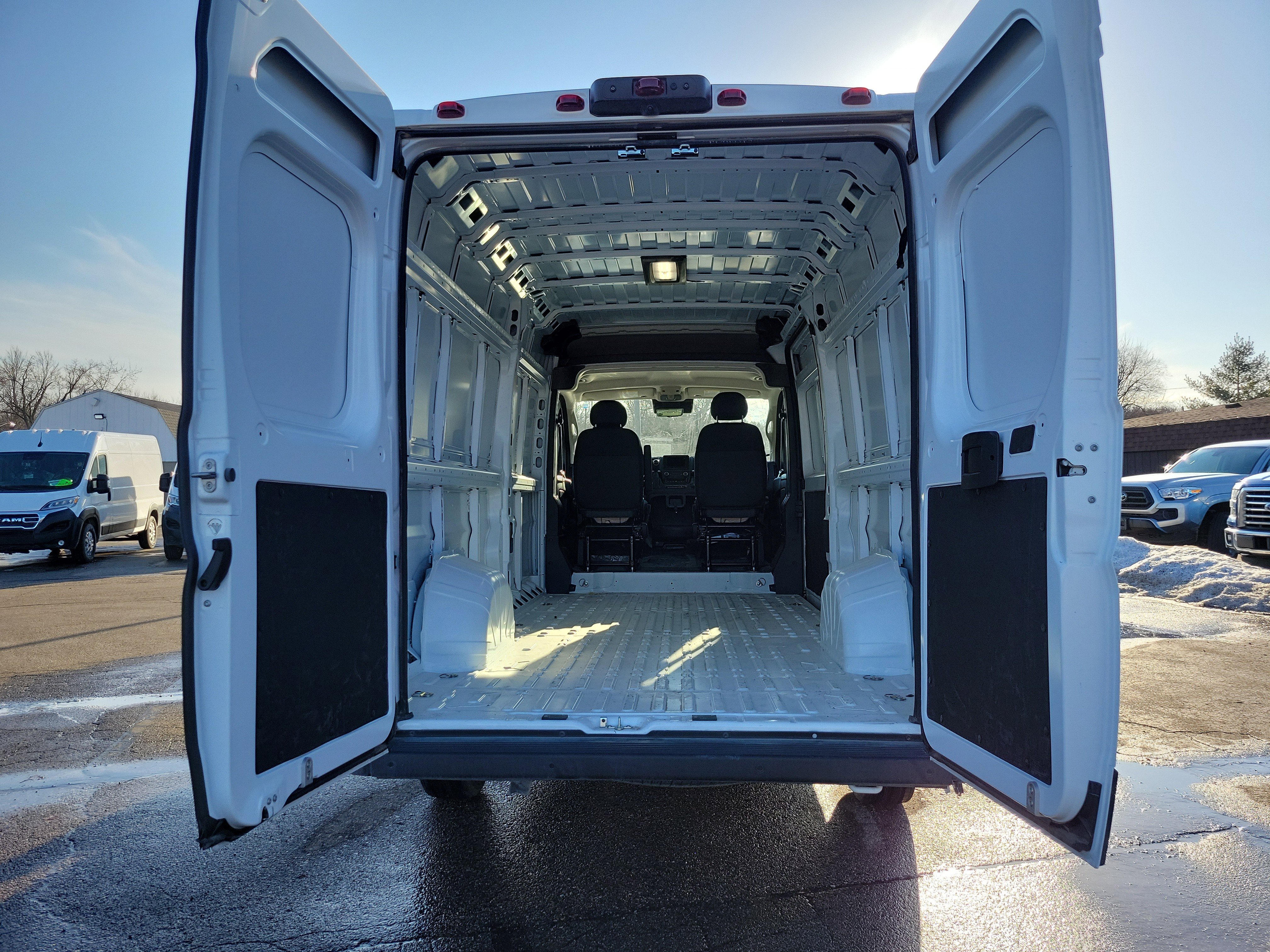 Used 2025 RAM ProMaster 3500 w/ Quick Order Package 22G SLT image 18