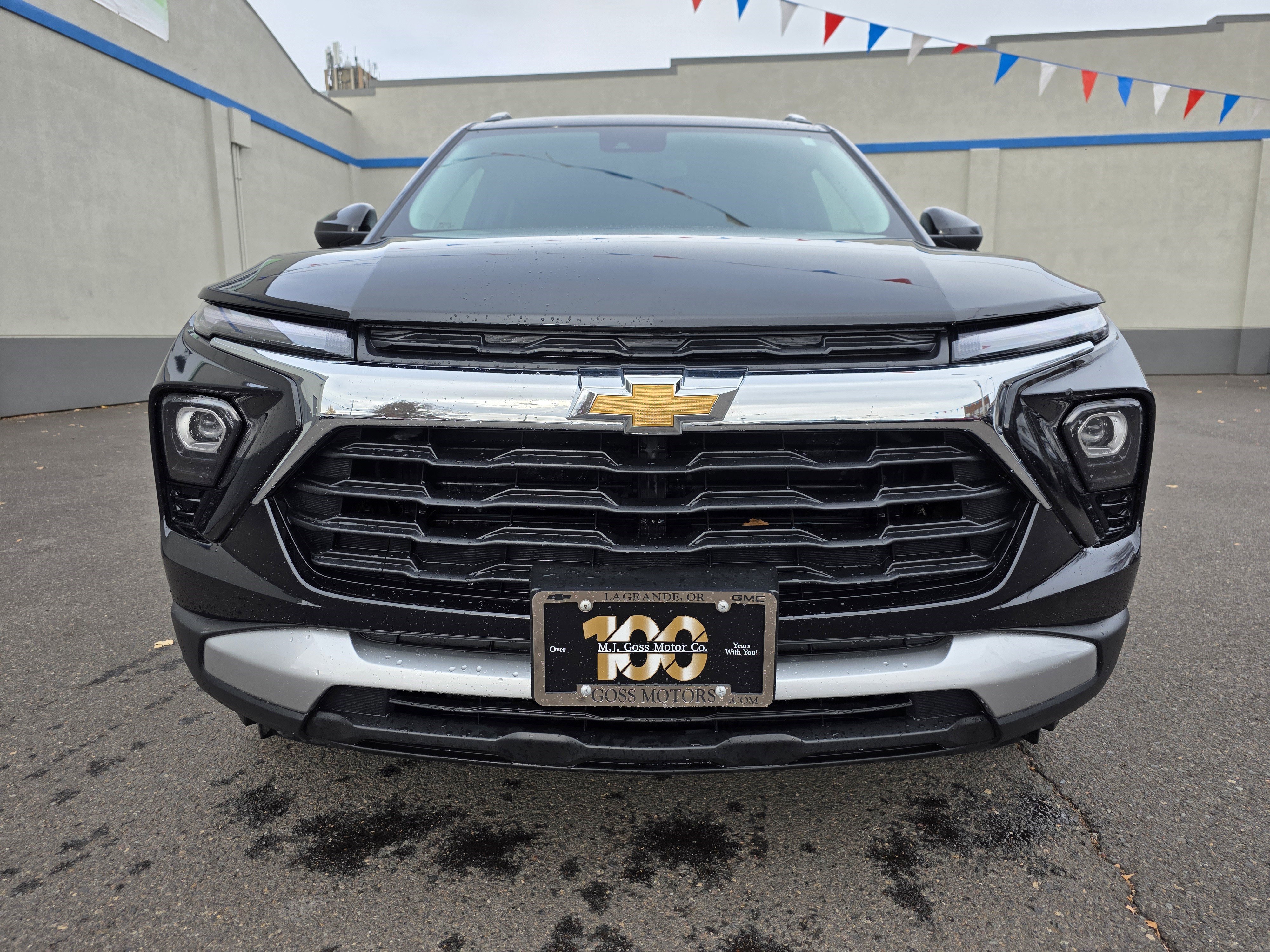 Used 2025 Chevrolet TrailBlazer LT image 2