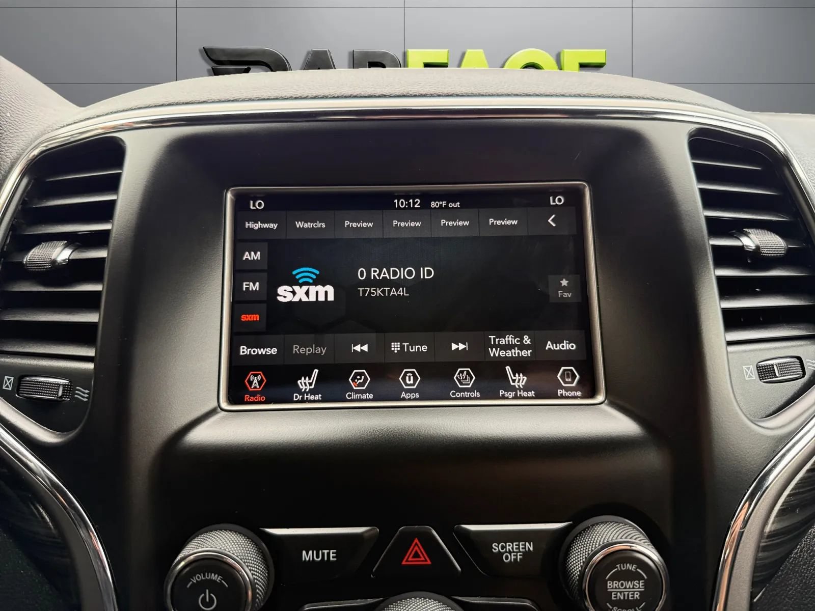 Used 2019 Jeep Grand Cherokee Laredo AWD/4WD image 28