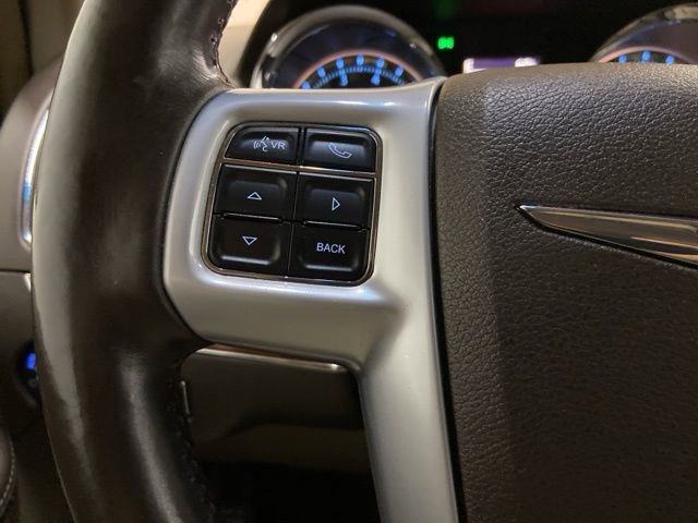 Used 2014 Chrysler Town & Country Touring FWD image 58