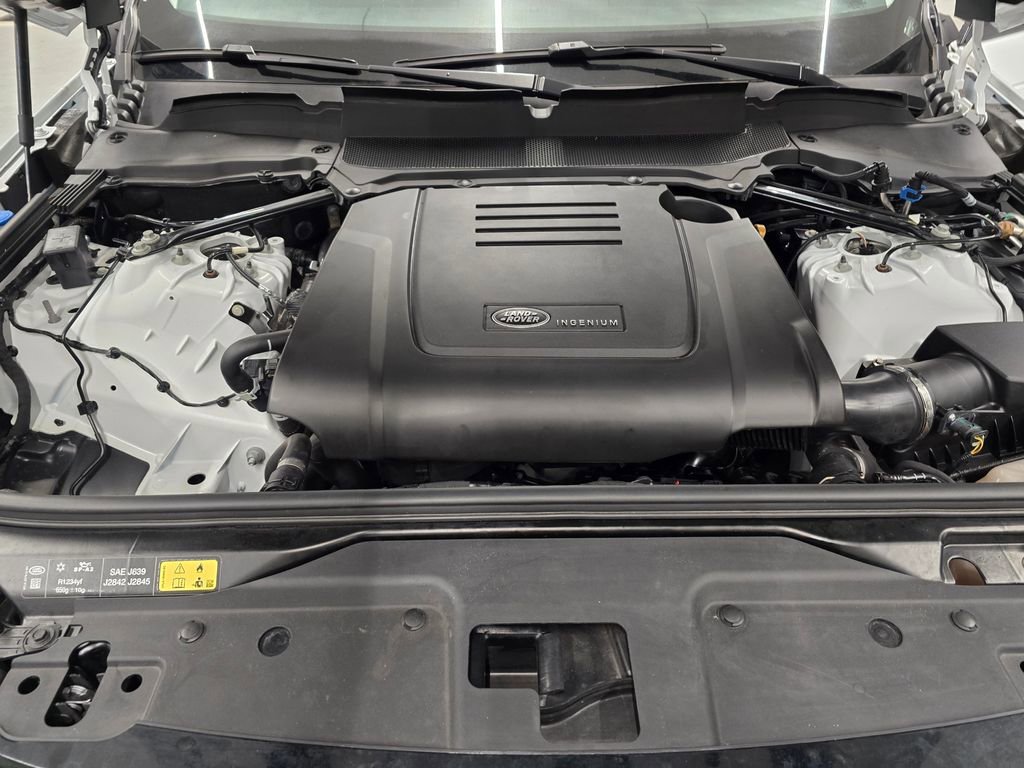 Used 2025 Land Rover Discovery S AWD/4WD image 13