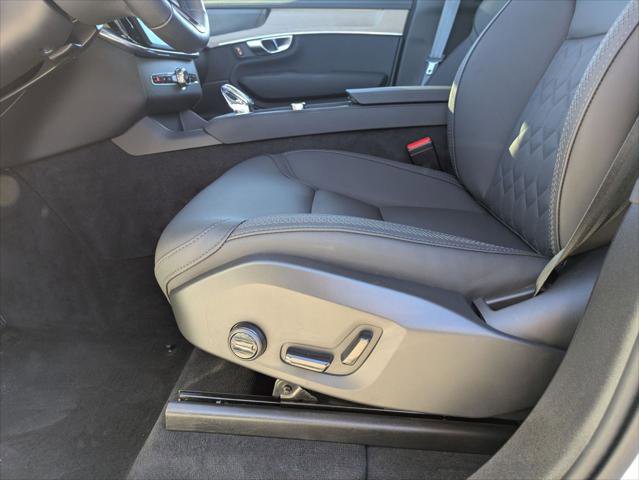 Used 2025 Volvo XC90 B6 Plus w/ Protection Package Premier image 23