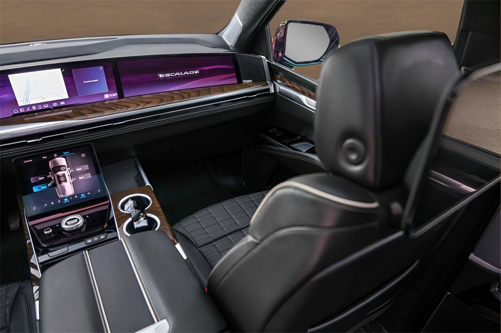 Certified 2025 Cadillac Escalade Sport Platinum w/ LPO, ONYX Package image 30