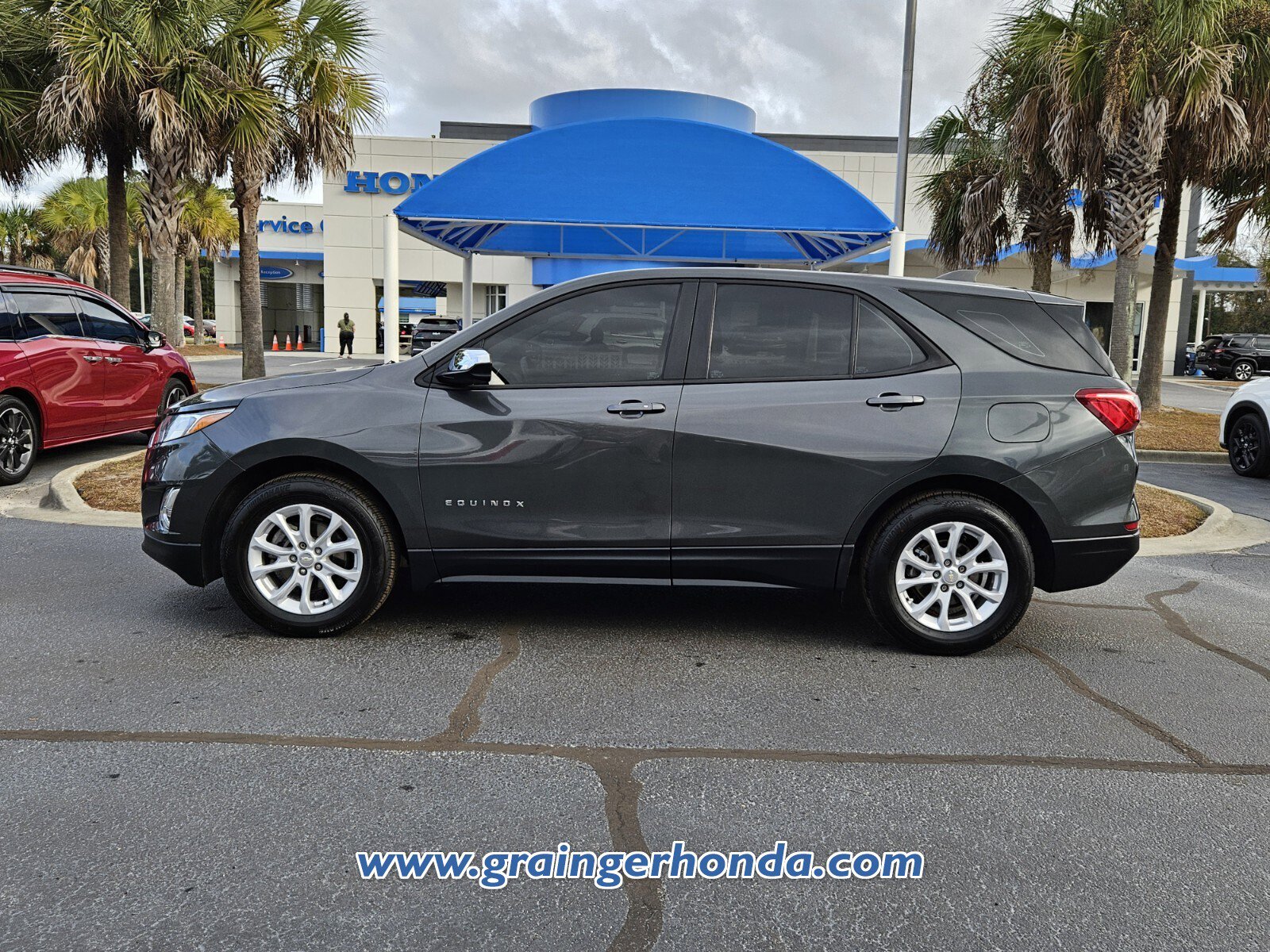 Used 2020 Chevrolet Equinox LS image 2