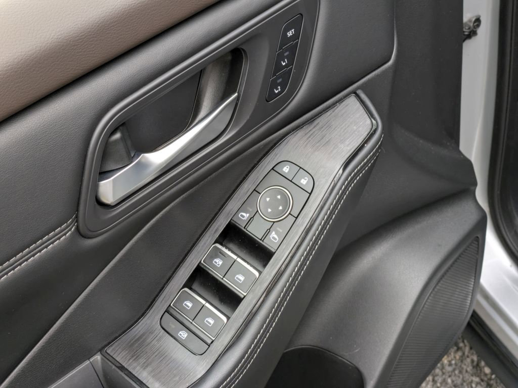 Used 2022 Nissan Rogue SL w/ SL Premium Package image 10