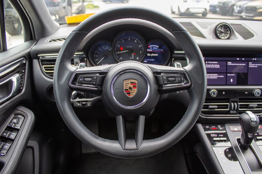 Used 2025 Porsche Macan AWD/4WD image 14
