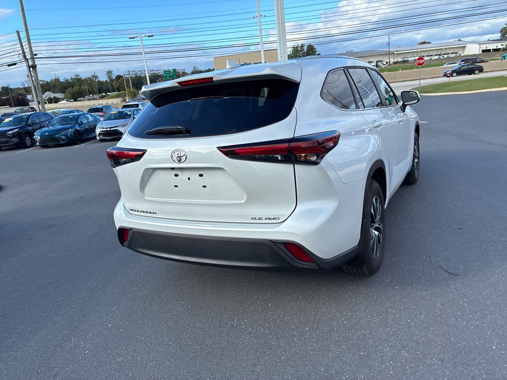 Certified 2026 Toyota Highlander XLE AWD/4WD image 10