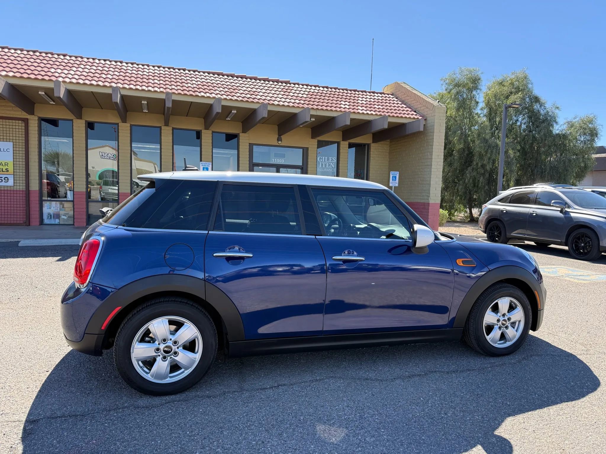 Used 2015 MINI Cooper 4-Door Hardtop image 11
