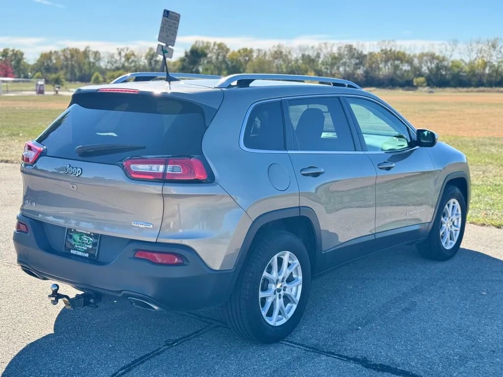 Used 2017 Jeep Cherokee Latitude w/ Cold Weather Group image 8