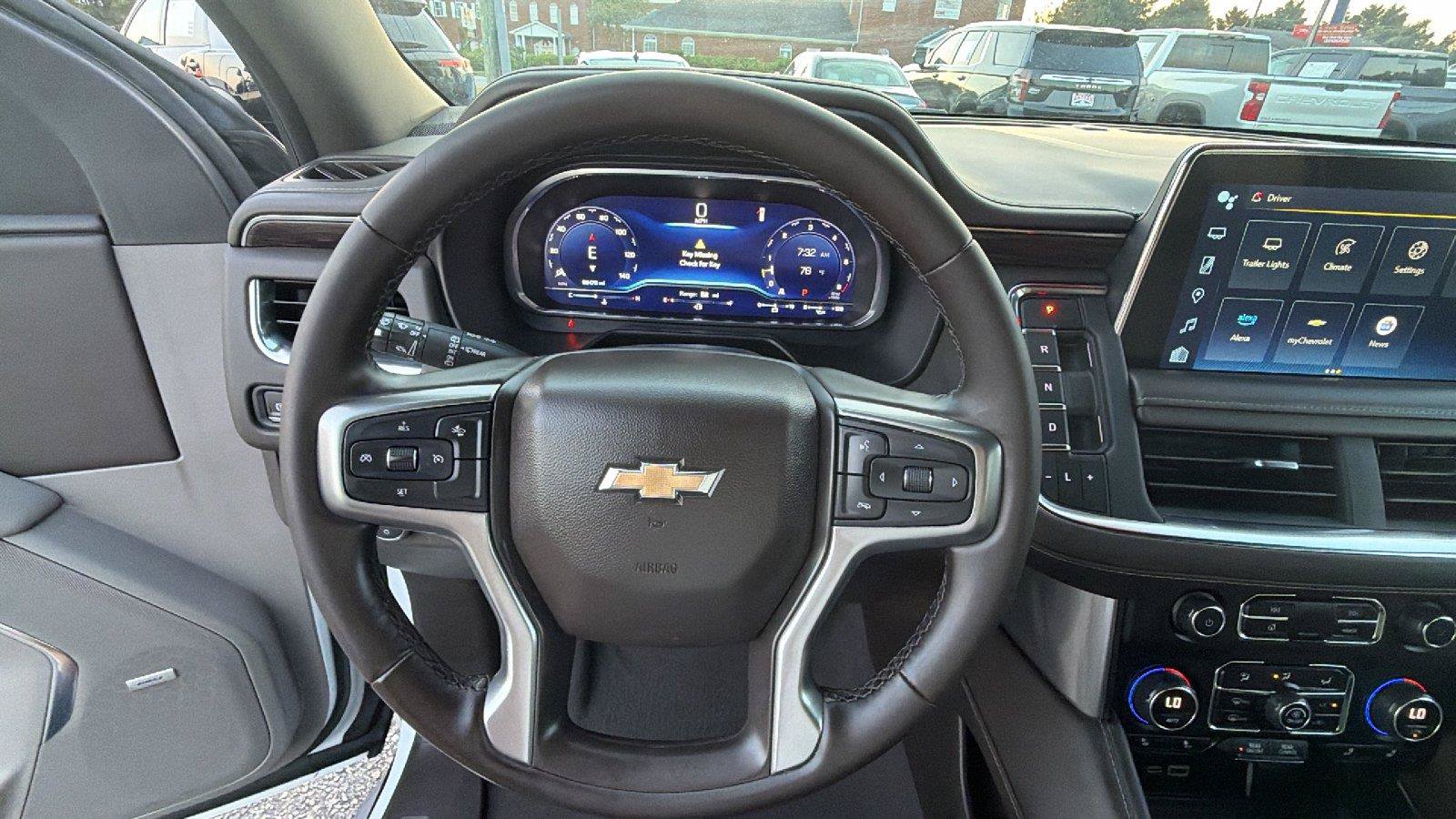 Used 2023 Chevrolet Suburban LT RWD image 29