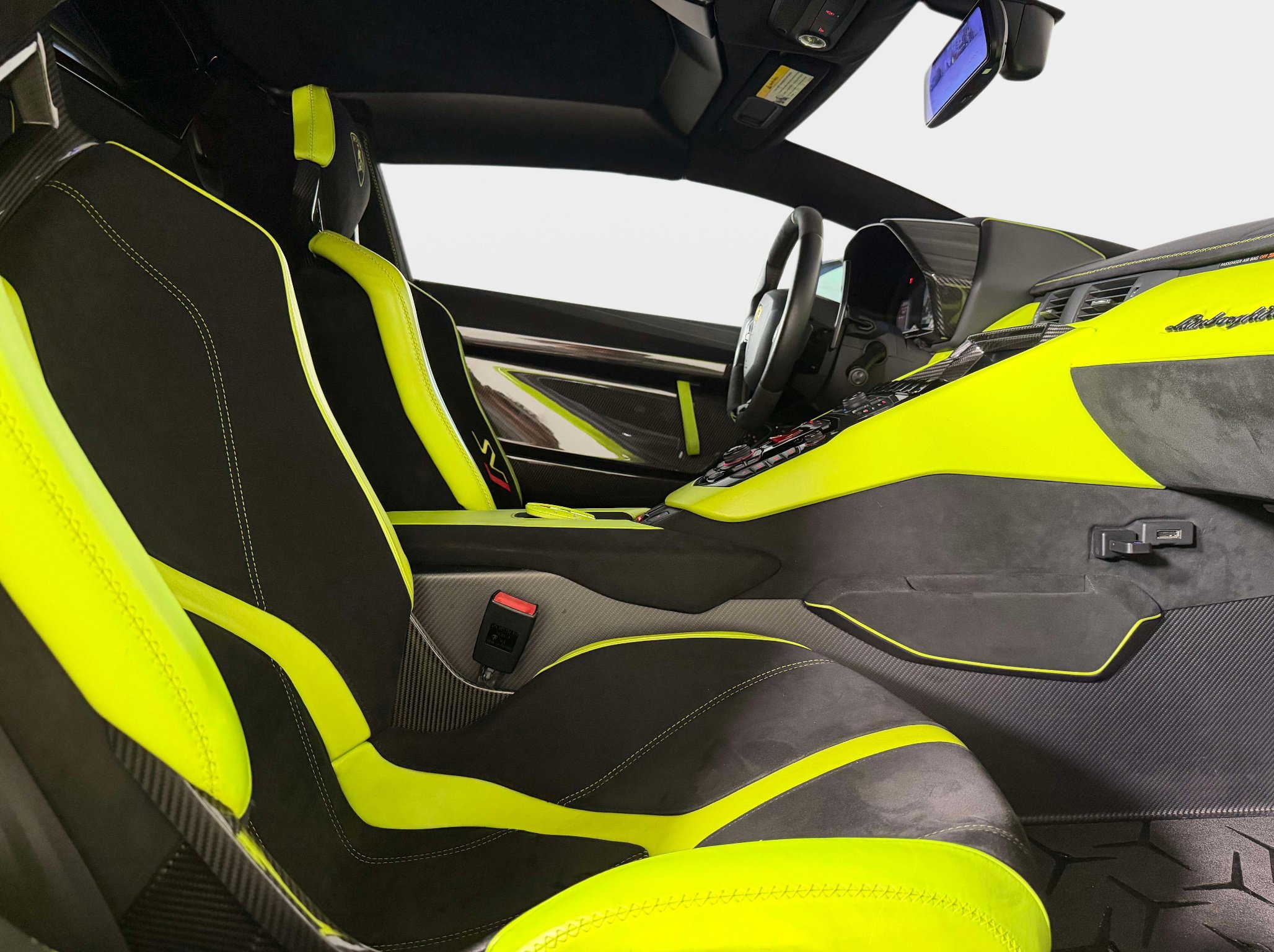 Used 2020 Lamborghini Aventador SVJ AWD/4WD image 30