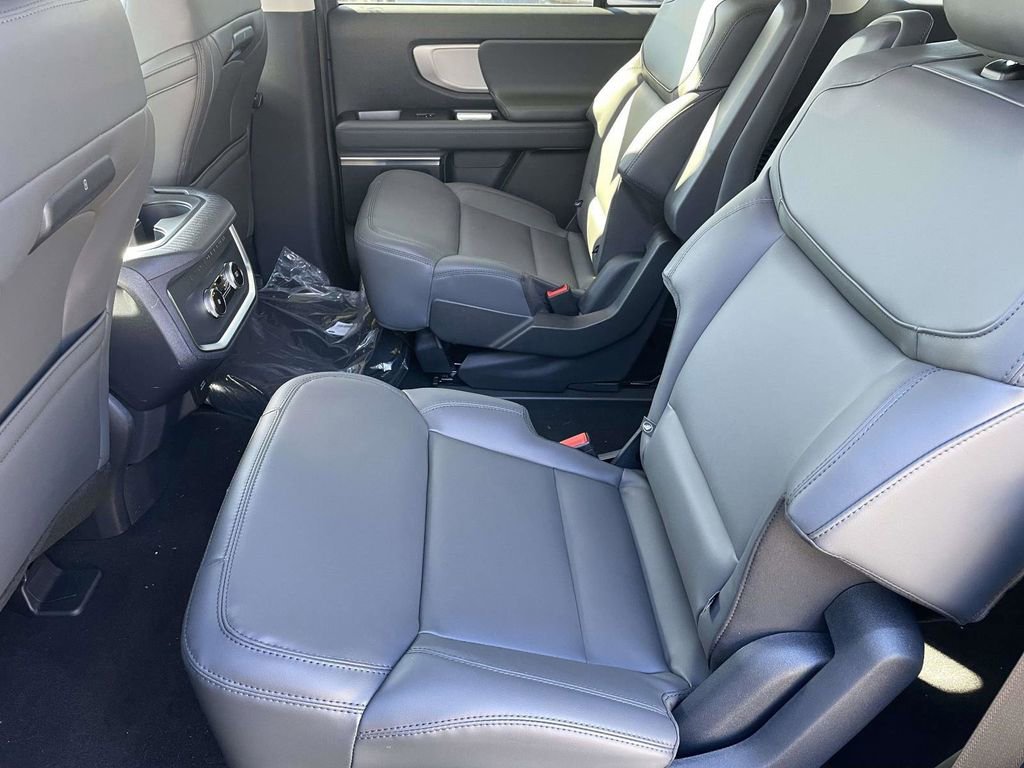 New 2026 Ford Expedition Active image 11