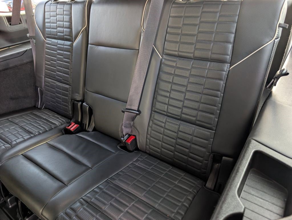 Certified 2023 Cadillac Escalade ESV V AWD/4WD image 18