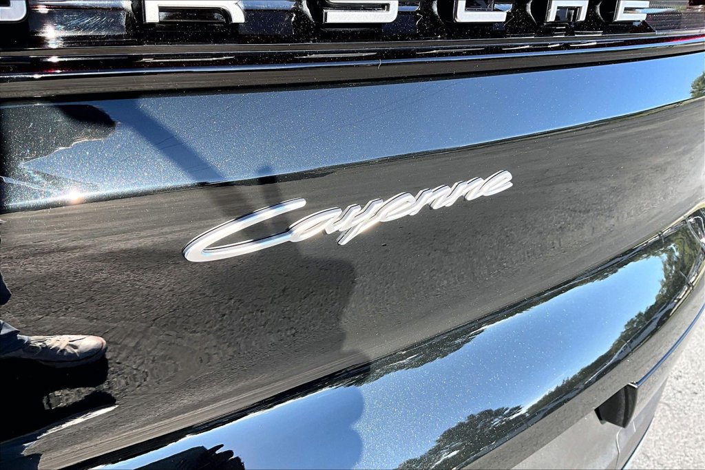 Used 2025 Porsche Cayenne AWD/4WD image 33