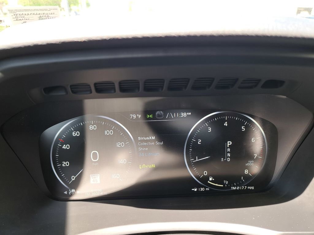 Used 2022 Volvo XC90 T6 Momentum w/ Climate Package image 9