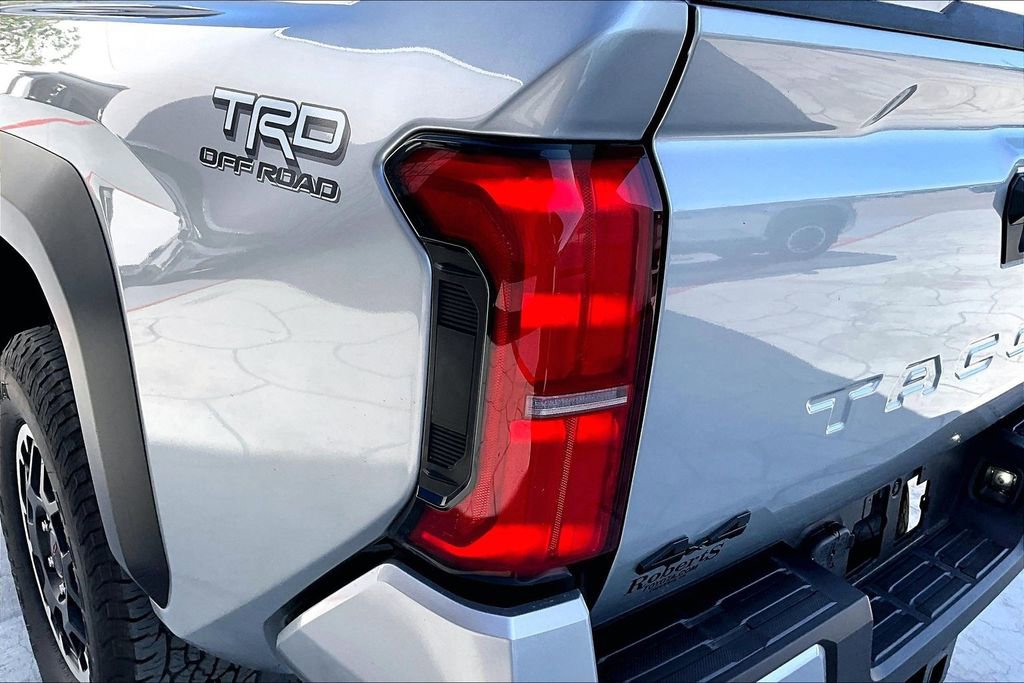 Certified 2025 Toyota Tacoma TRD Off-Road AWD/4WD image 23