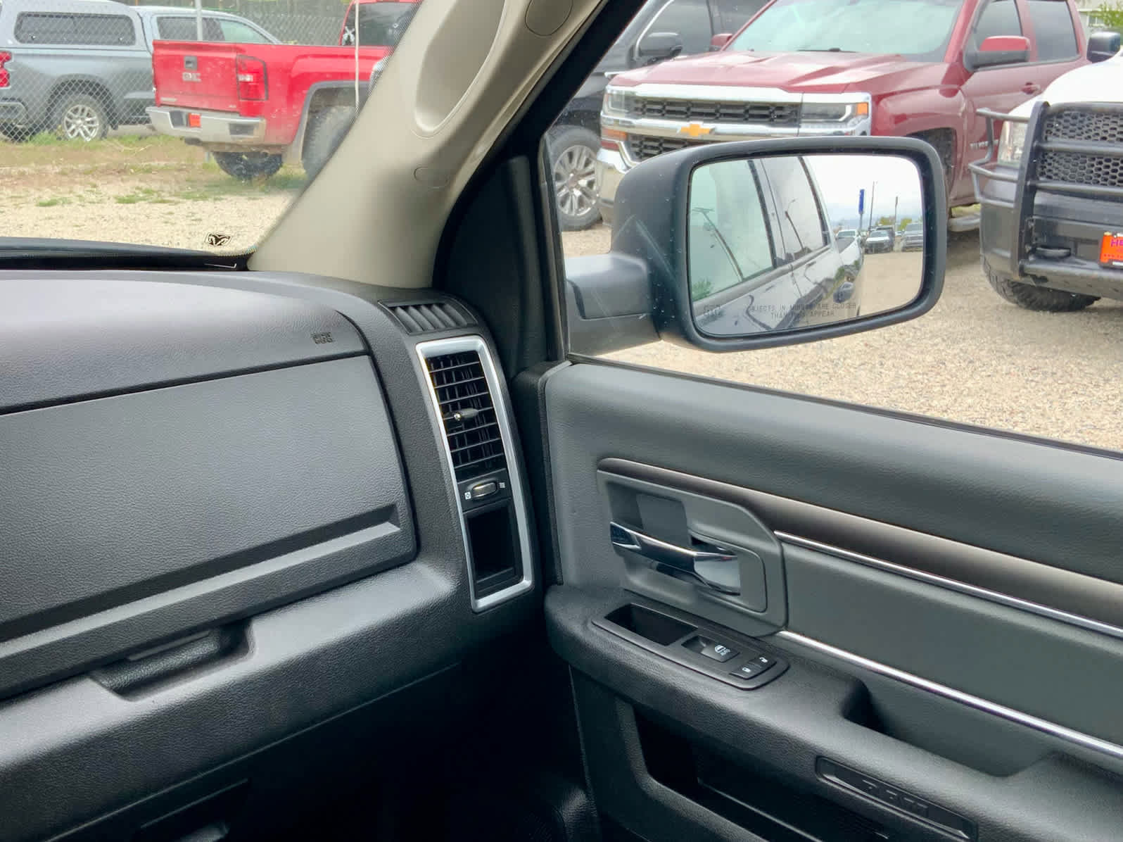 Used 2023 RAM 1500 Classic SLT AWD/4WD image 37