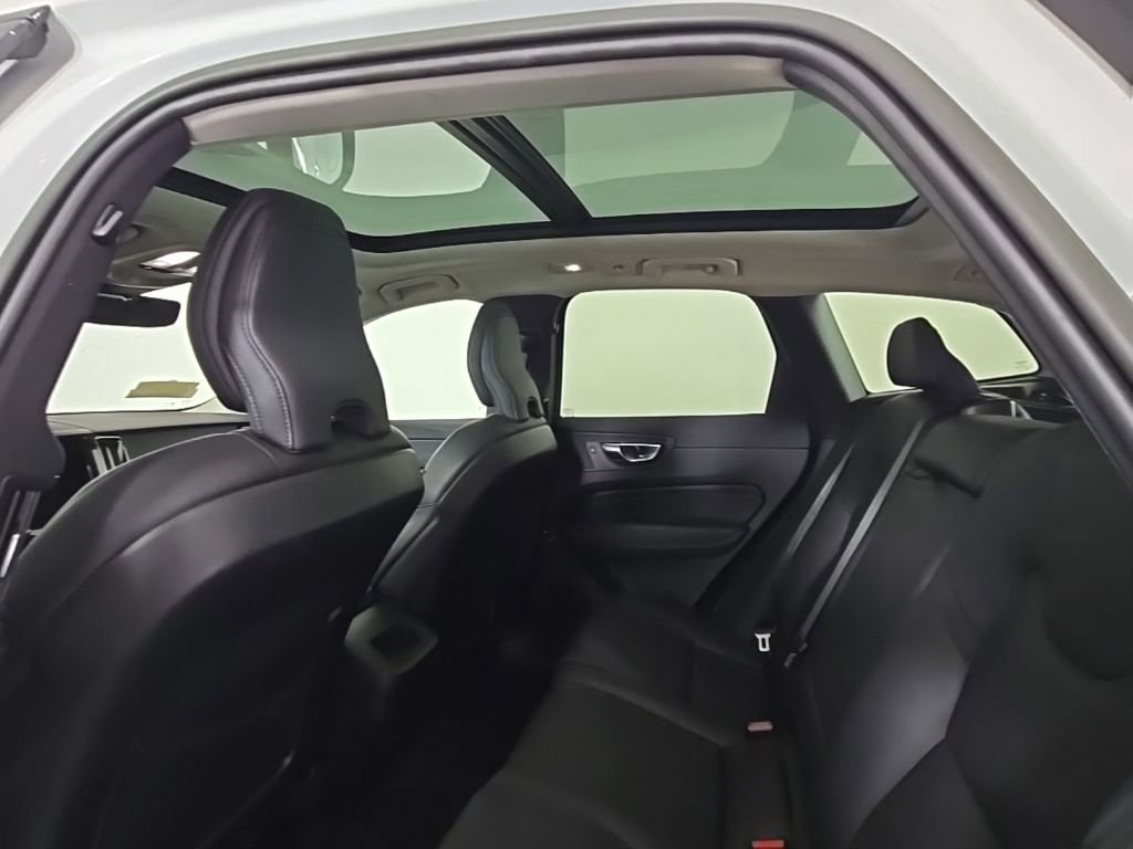 Certified 2023 Volvo XC60 B5 Plus w/ Protection Package Premier image 15