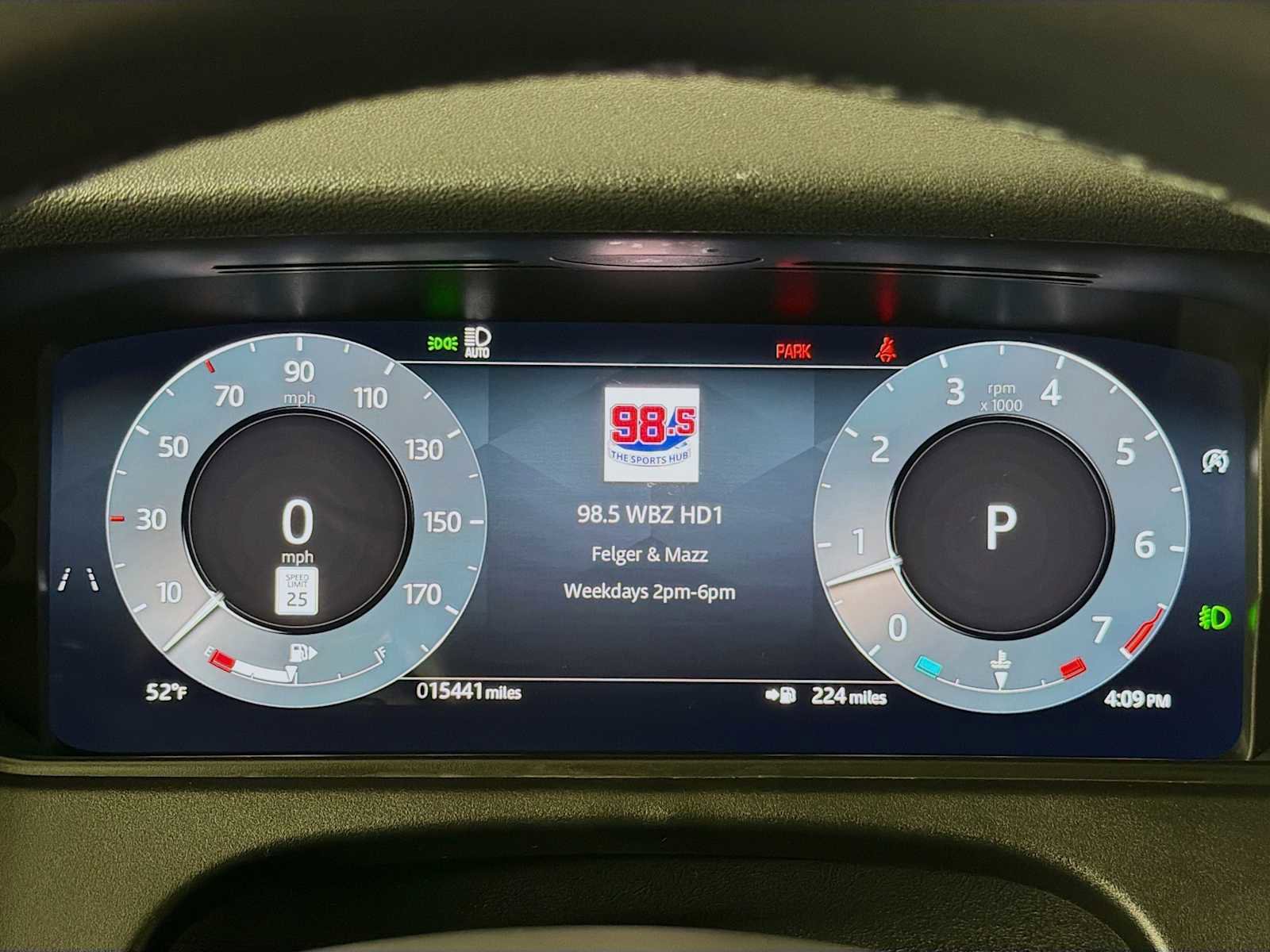 Certified 2025 Land Rover Range Rover Velar Dynamic SE image 12