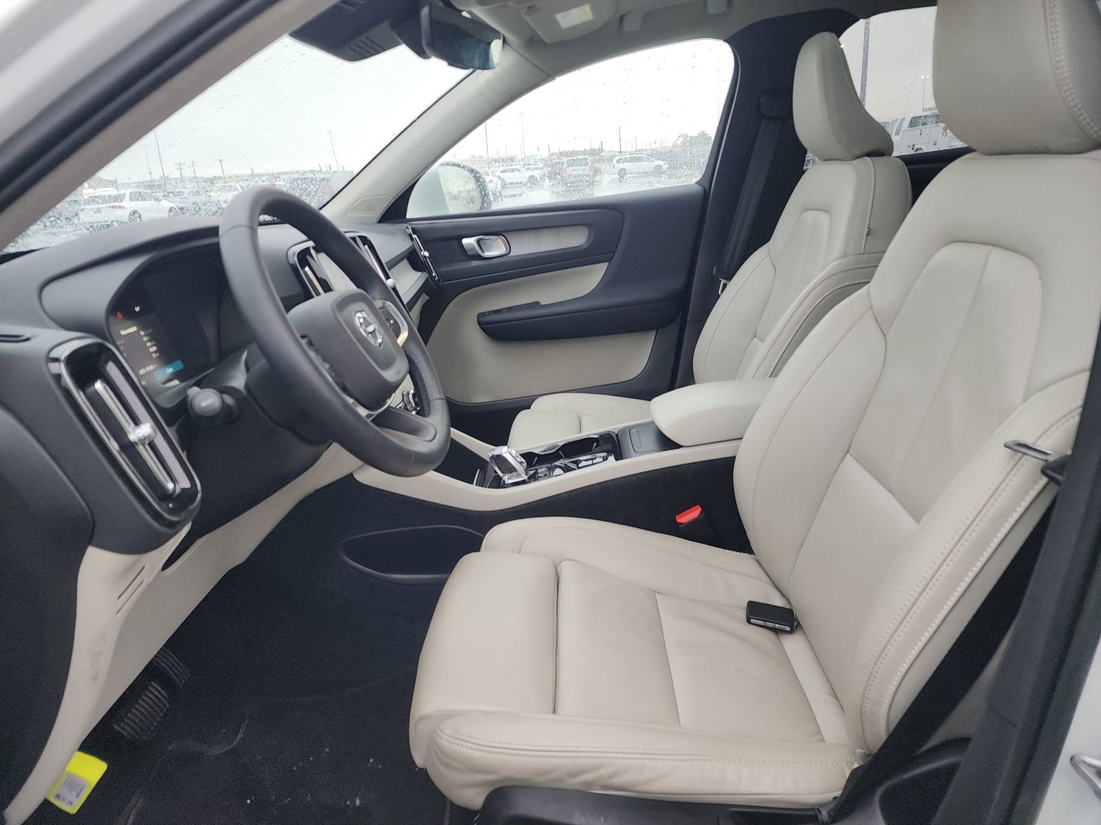 Used 2023 Volvo XC40 B4 Plus w/ Driver Assist Package FWD image 11