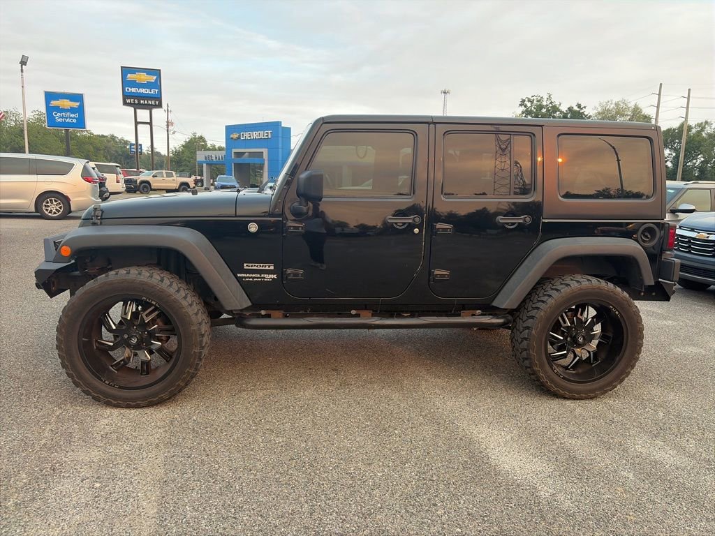 Used 2018 Jeep Wrangler Unlimited Sport w/ Connectivity Group AWD/4WD image 2