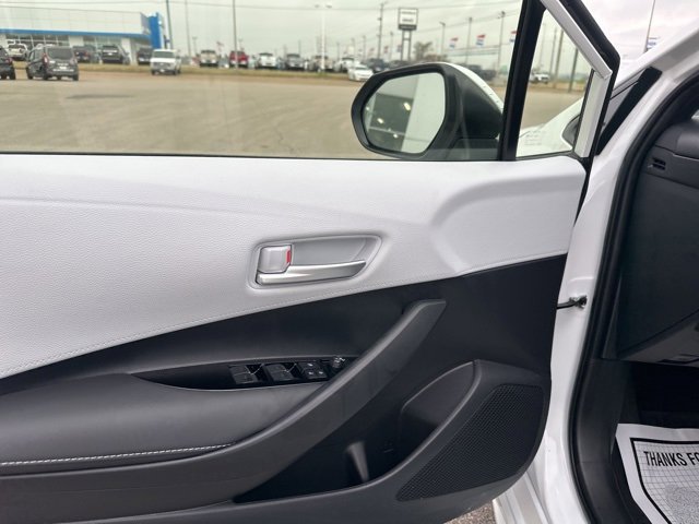 Used 2025 Toyota Corolla SE image 32