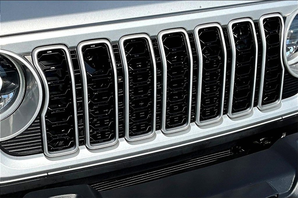 Used 2024 Jeep Wrangler Sahara image 28