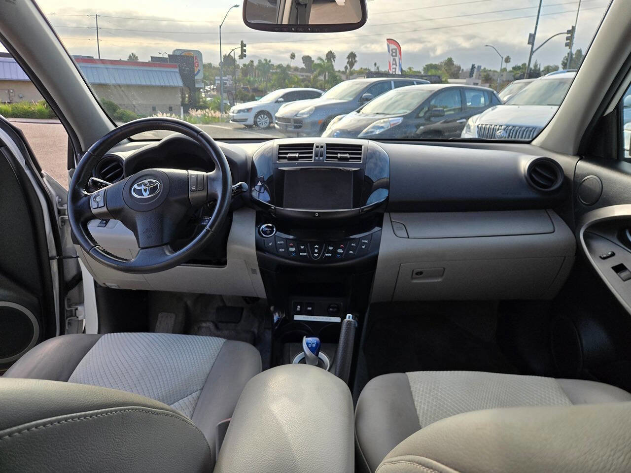 Used 2012 Toyota RAV4 EV image 30