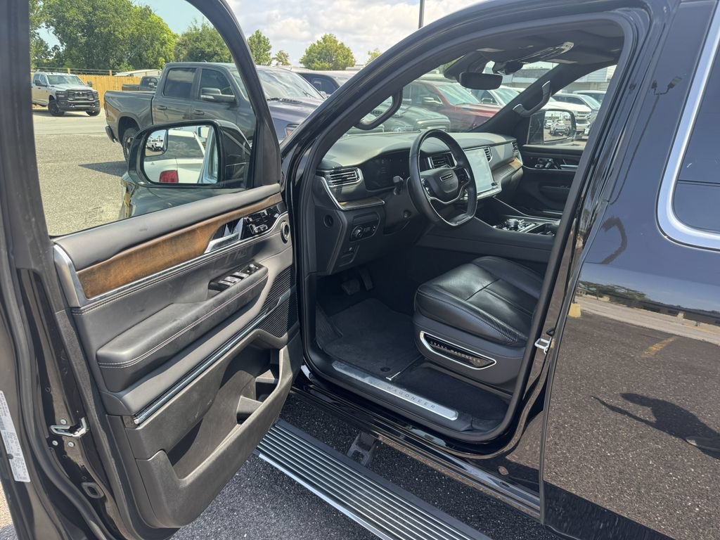 Used 2022 Jeep Grand Wagoneer Series I w/ Flexible Seating Group AWD/4WD image 11