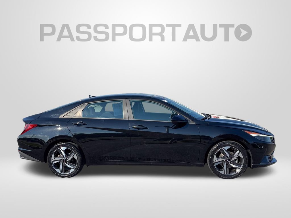 Used 2023 Hyundai Elantra SEL w/ Convenience Package FWD image 9