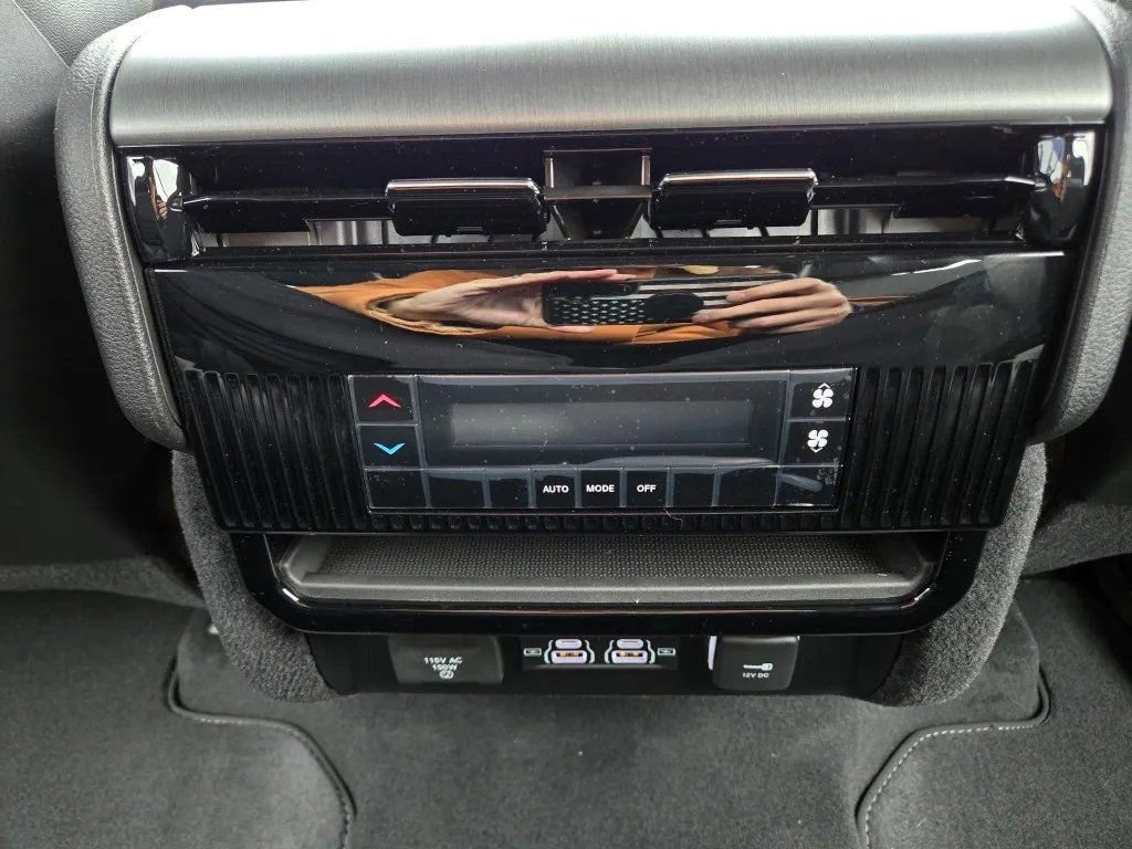 New 2025 Jeep Wagoneer 4WD w/ Premium Group I image 26