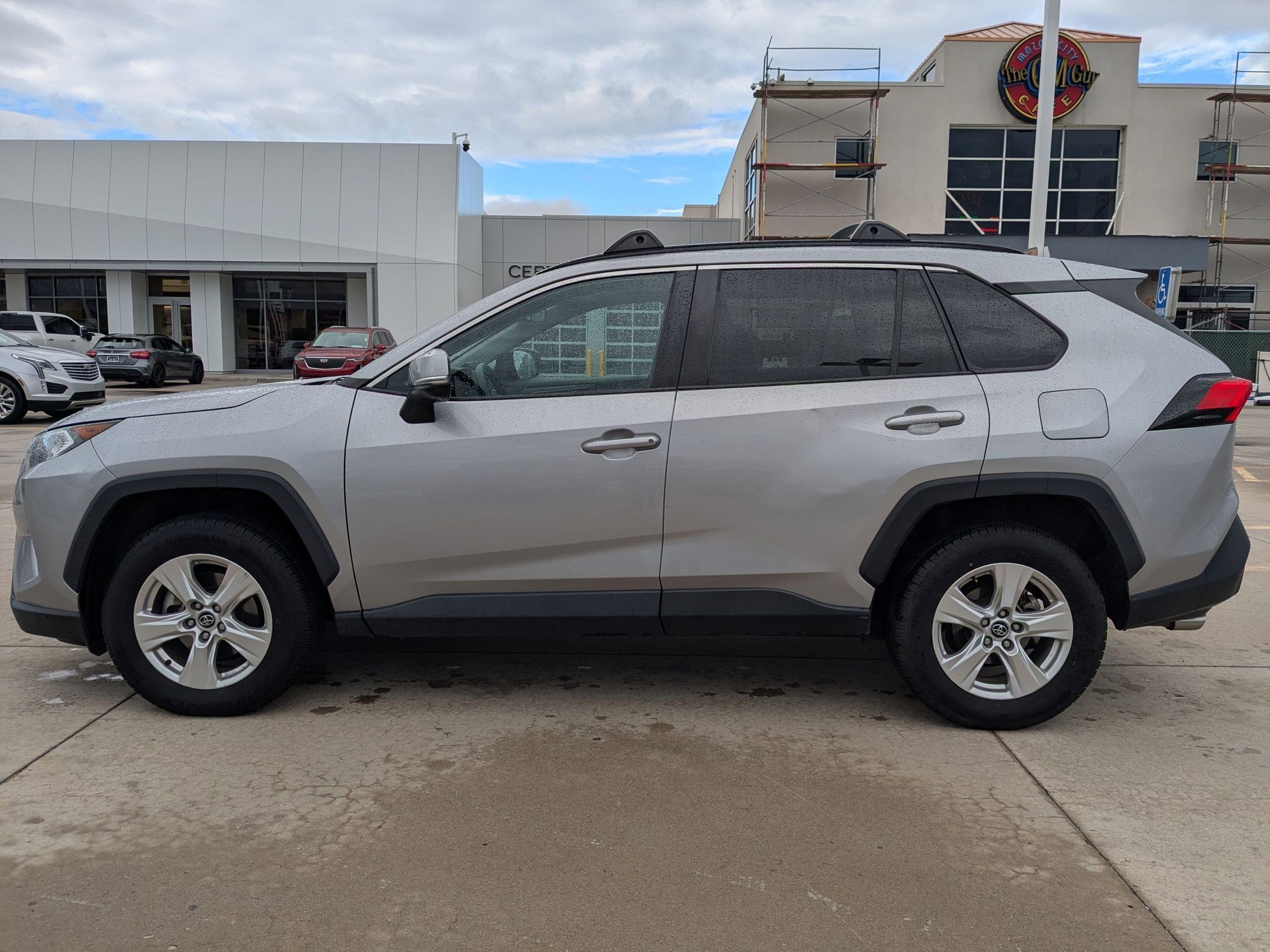 Used 2020 Toyota RAV4 XLE image 2